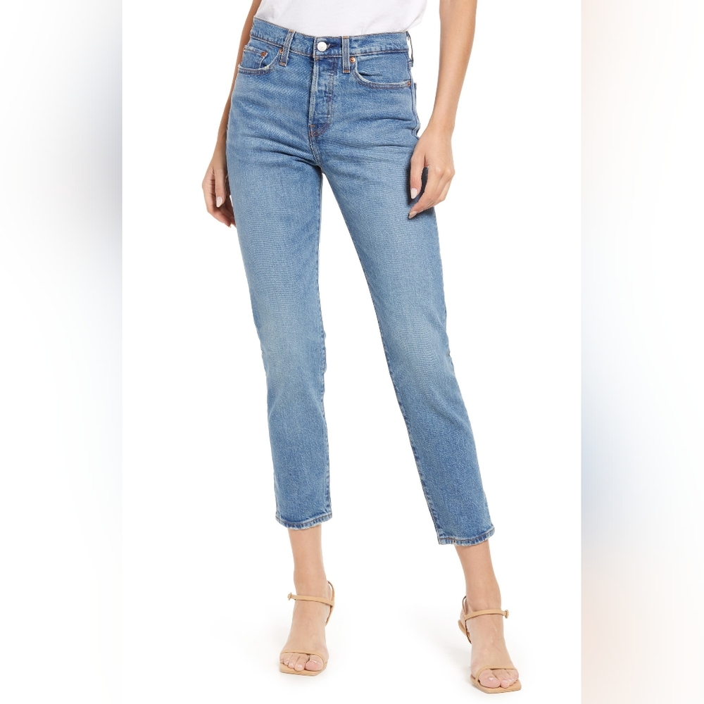 [SOLD] Levi's Wedgie Icon Fit Jeans W26 L28 These Dreams